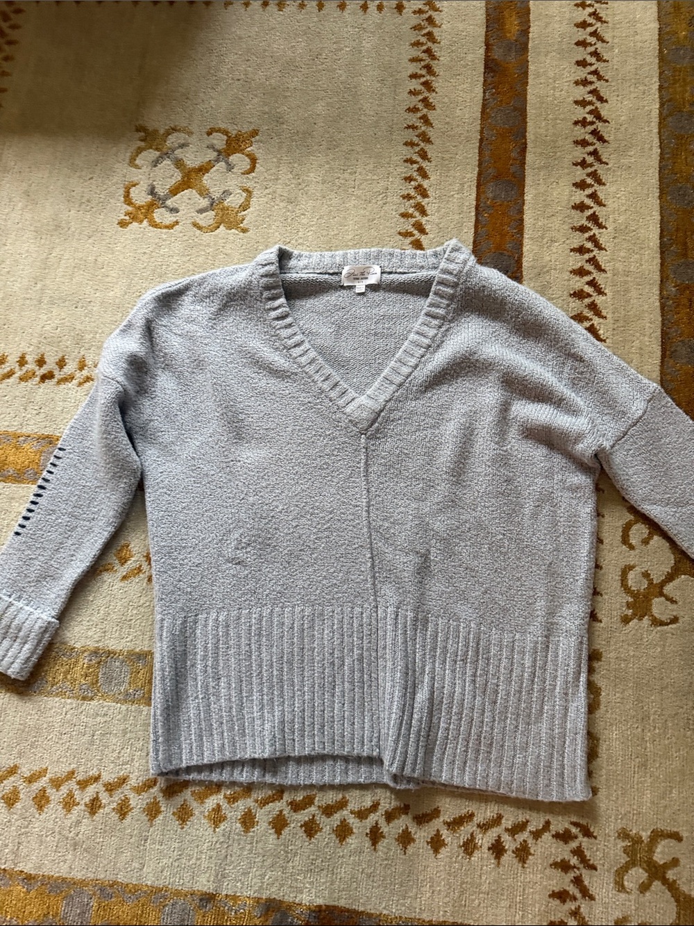Feel The Piece Light Gray V‑Neck Relaxed Sweater